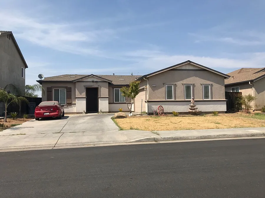 5176 W Carmen Ave photo 1