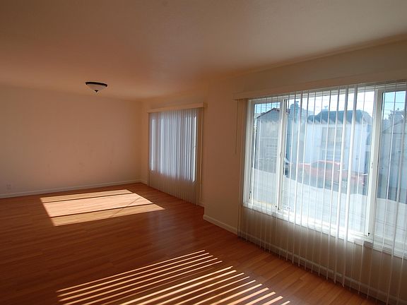 3rd image of 2630 Quintara St