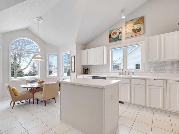 5th image of 19462 Waterford Ct