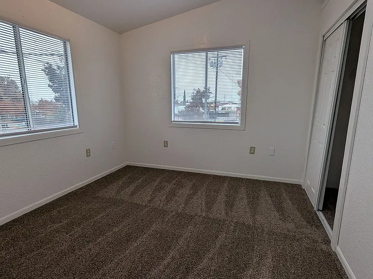 195 E Mill Ave — Photo 6