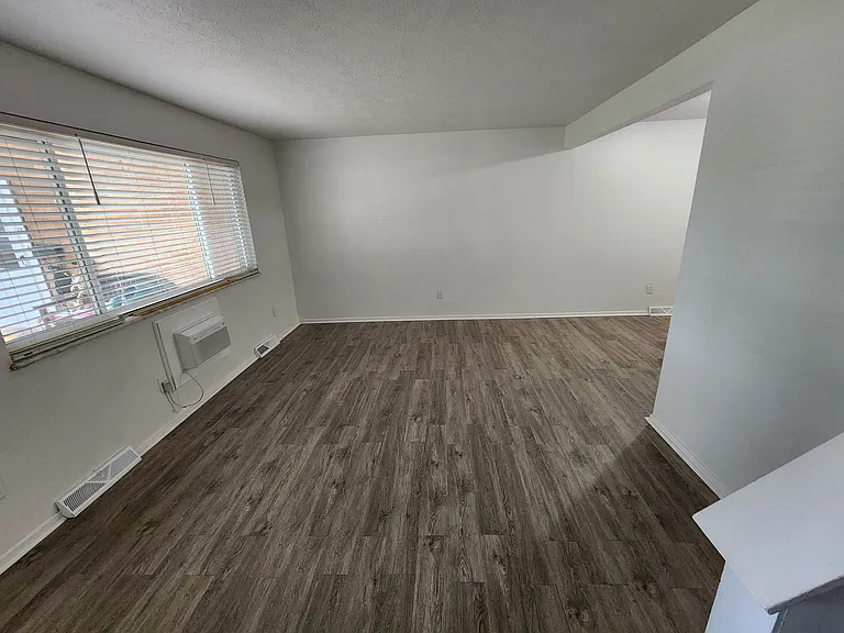 2472 Warren Pkwy — Photo 21