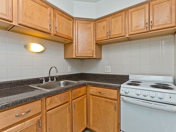 3rd image of 1024 W Catalpa Ave APT 408