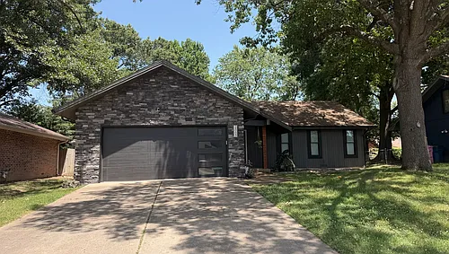2863 E Linwood St Photo 1
