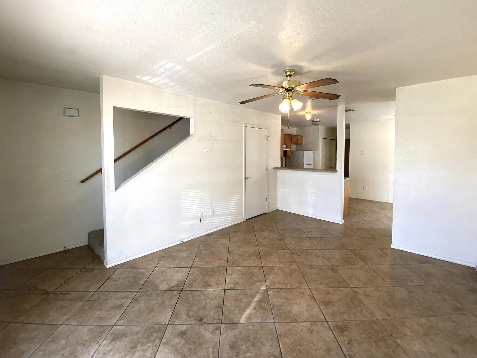 3 bed, 1150 sqft, $895 — Photo 3