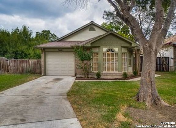 2nd image of 3818 Candlestone Dr