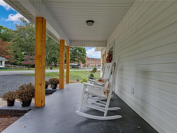 5th image of 816 Clarkway Ave