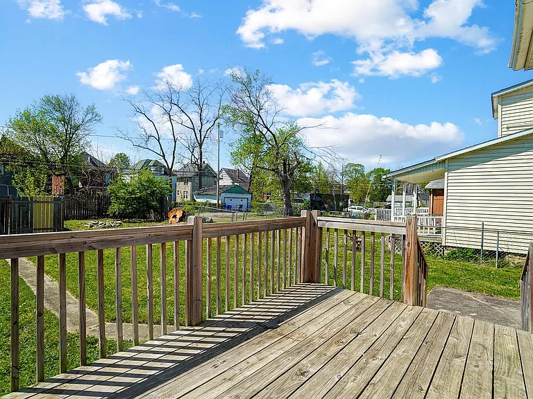 147 Whitethorne Ave — Photo 33