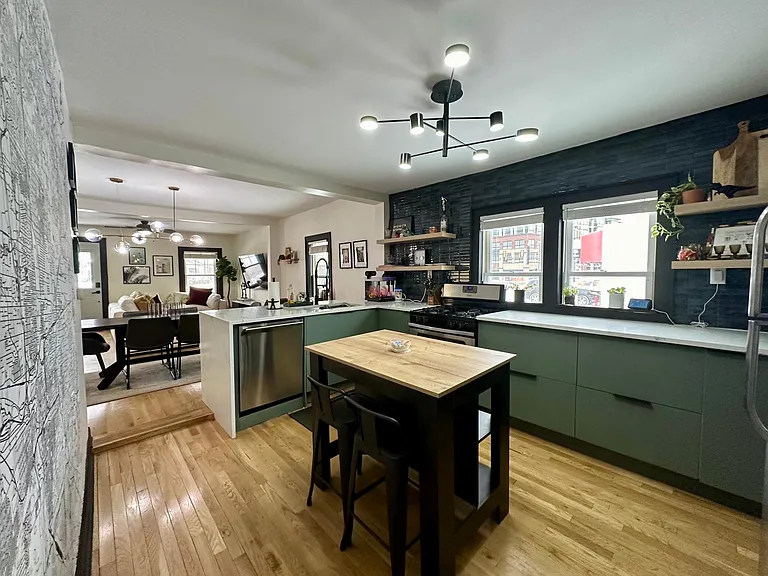 1162 Summit St — Photo 10