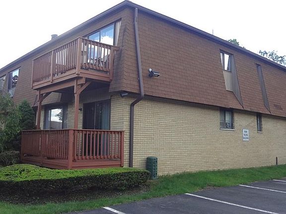 3rd image of 121 Richard Ct