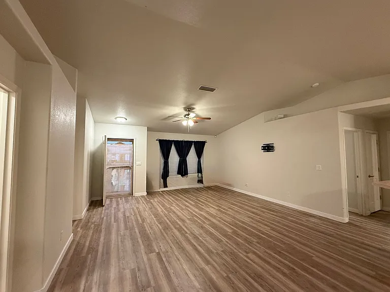3346 Fountain Palm Dr — Photo 5