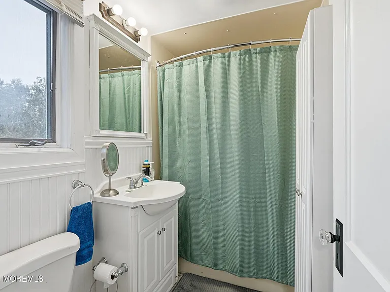 416 Roosevelt Ave — Photo 22