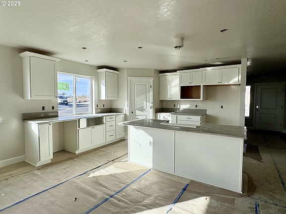 5th image of 902 E Kinsley Ave