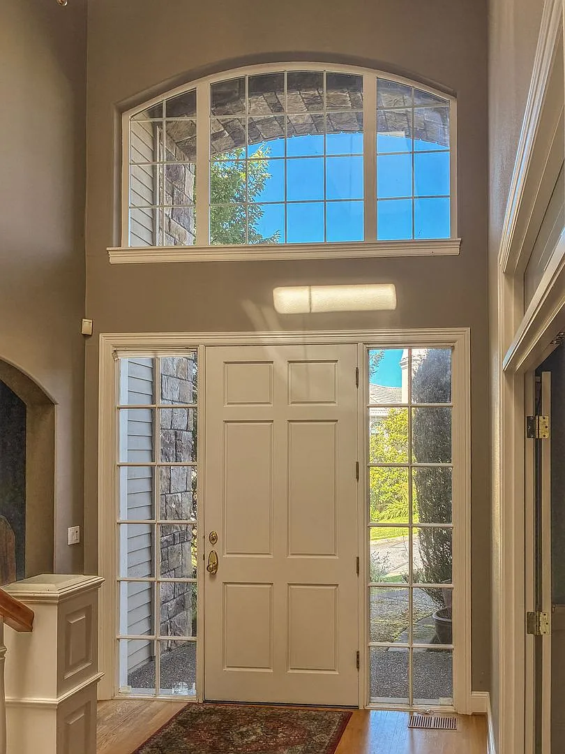 Forest Heights 4 Bedroom Plus Den Home ! — Photo 4