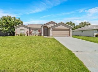 1913 SE 8th Ave, Cape Coral, FL 33990