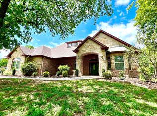 148 N Natural Spring Ln, Azle, TX 76020