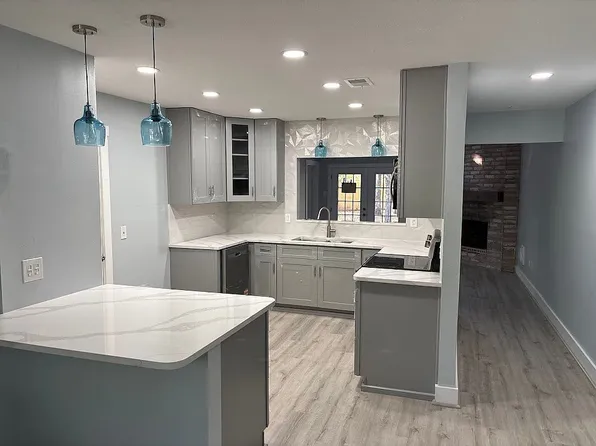 17 Oldstream Ct, Spring, TX 77381