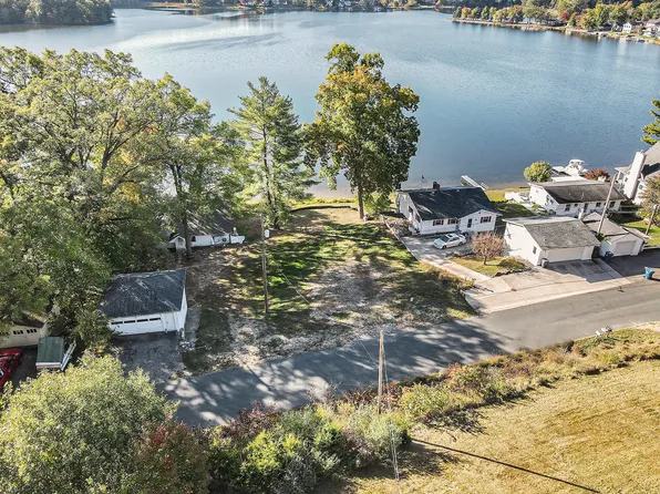 12320 N Sherman Lake Dr, Augusta, MI 49012