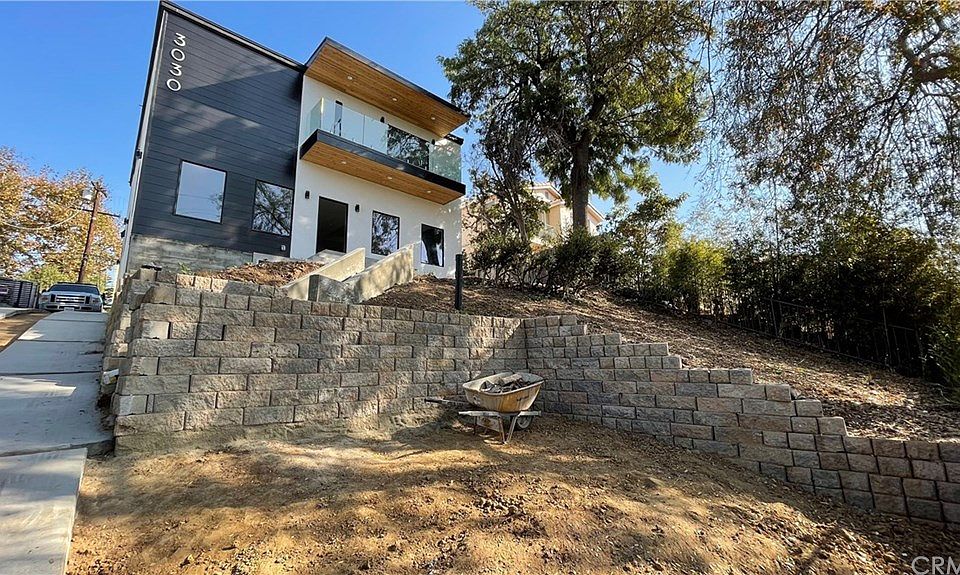 2nd image of 3030 Greenfield Ave