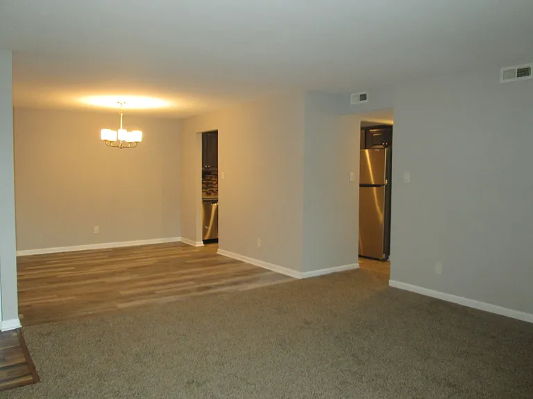 800 Brook Dr #6 — Photo 7