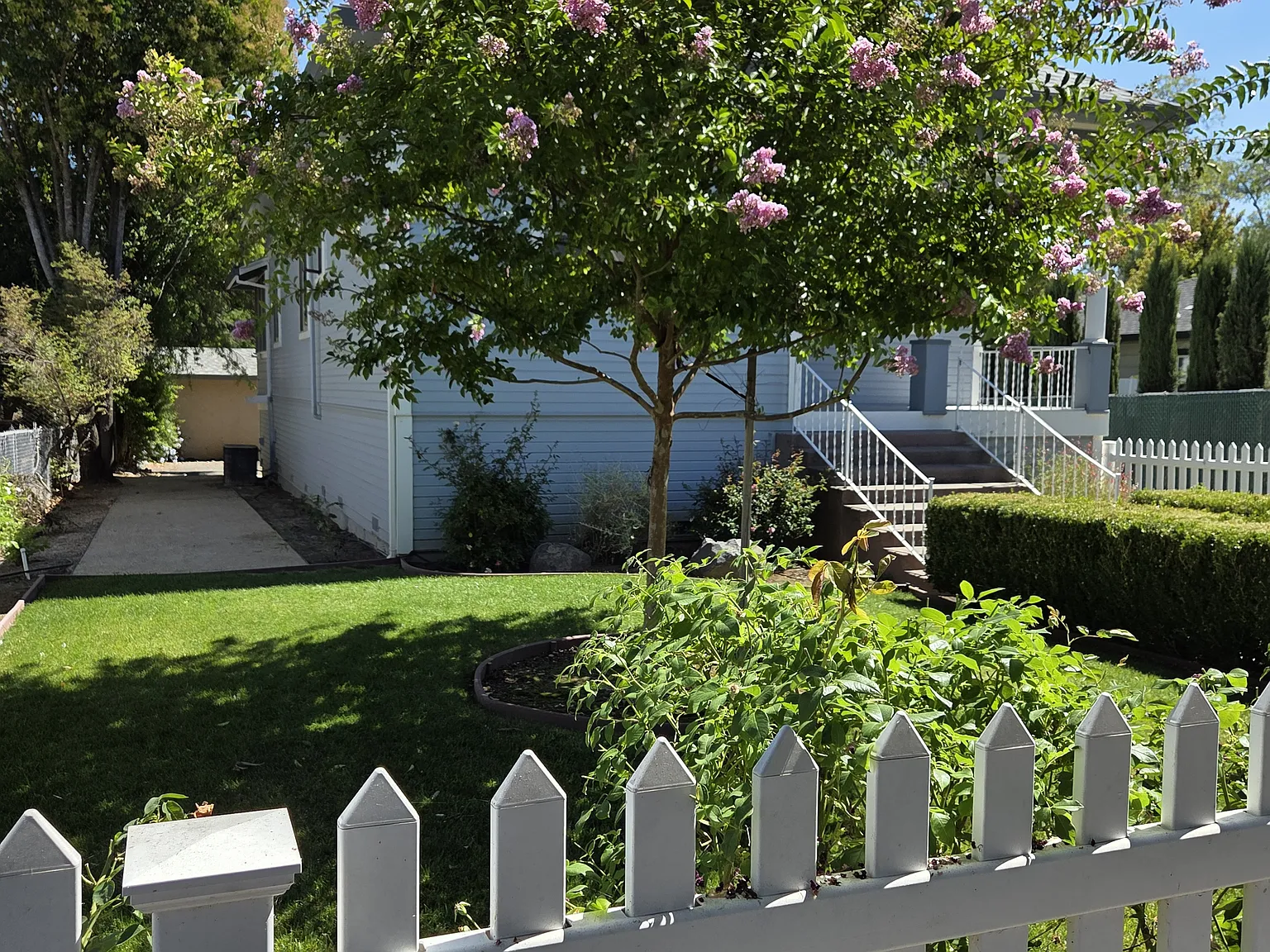 3 bed, 1080 sqft, $2,600 — Photo 2