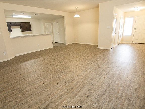 4th image of 2057 Oakwood Forest Dr