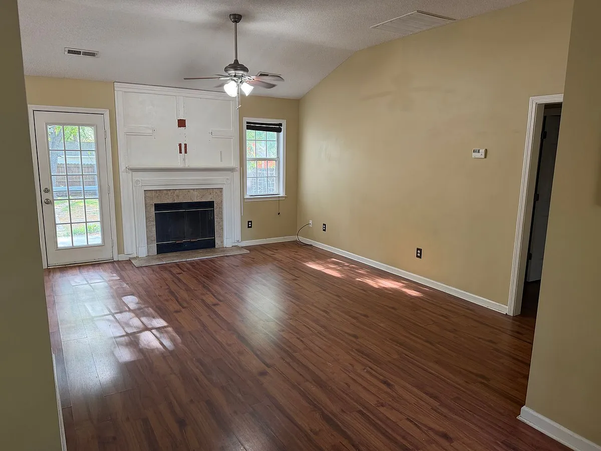 Building Photo - 1126 Welborn Rd