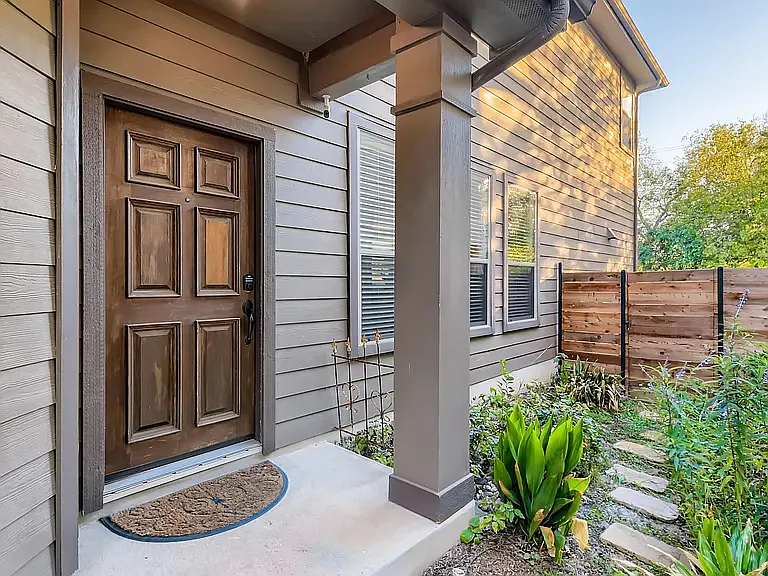 1817 Crown Dr — Photo 7