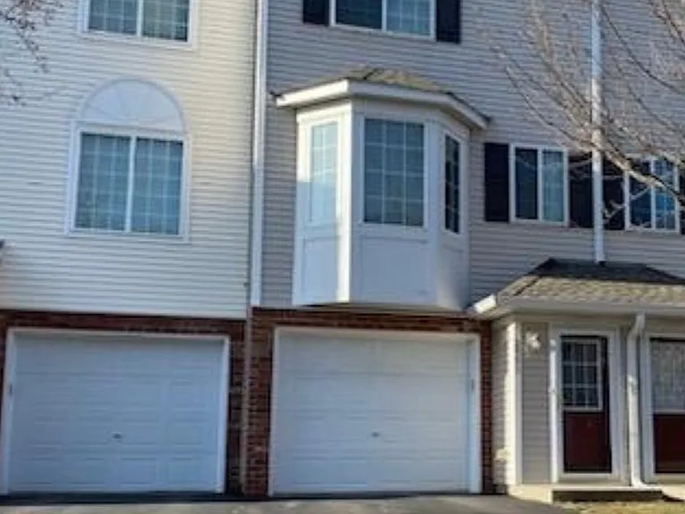 2951 Village Cir — Photo 1