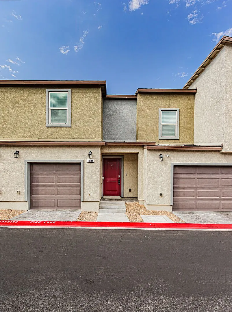 Townhouse near Southern Highlands — Photo 1