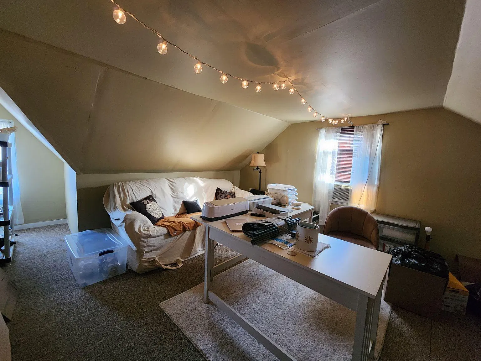 3 bed, 1.5 bath, 1800 sqft, $1,995 — Photo 3