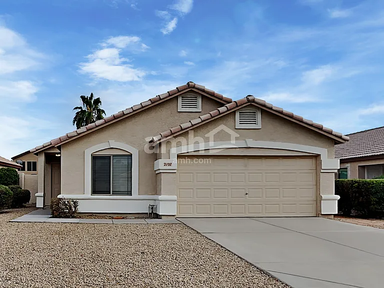 2107 E Catclaw St — Photo 1