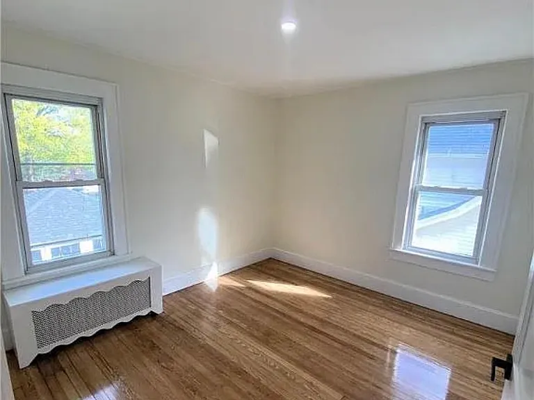 24 Stafford Ave — Photo 9