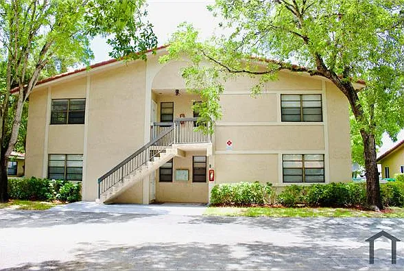 3 bed, 1100 sqft, $2,700 — Photo 2