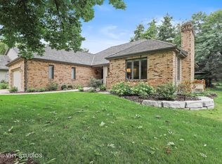 913 Springhaven Dr, Libertyville, IL 60048