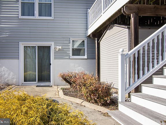4th image of 403 Montgomery Ct
