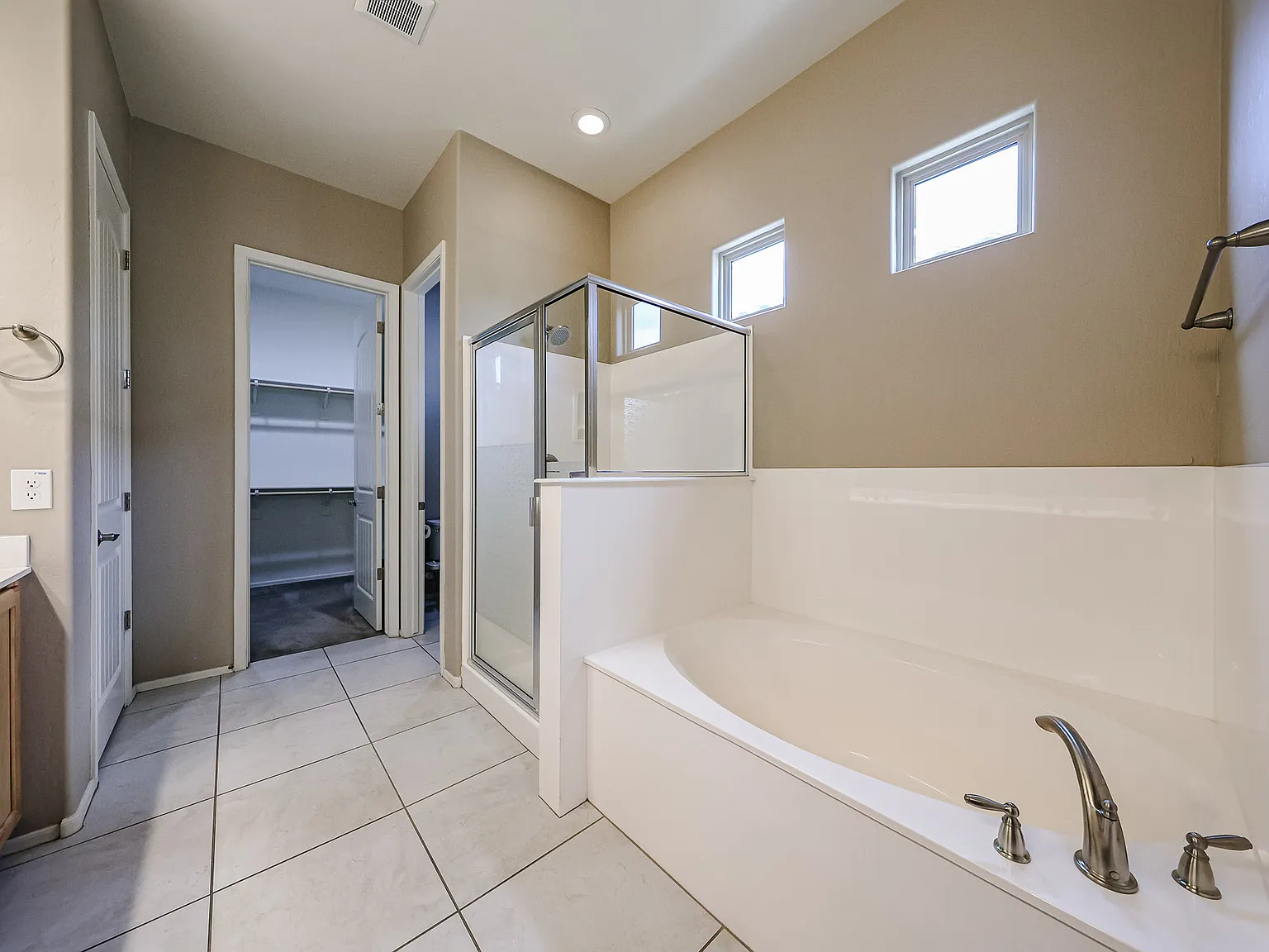 4 bed, 2.5 bath, 2172 sqft, $2,600 — Photo 2