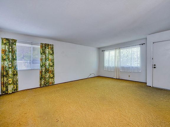 4th image of 219 Mariah Way