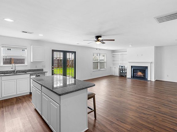 3rd image of 113 Traditions Blvd