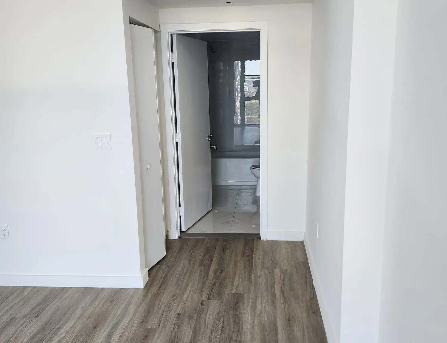2 bed, 950 sqft, $3,200 — Photo 2