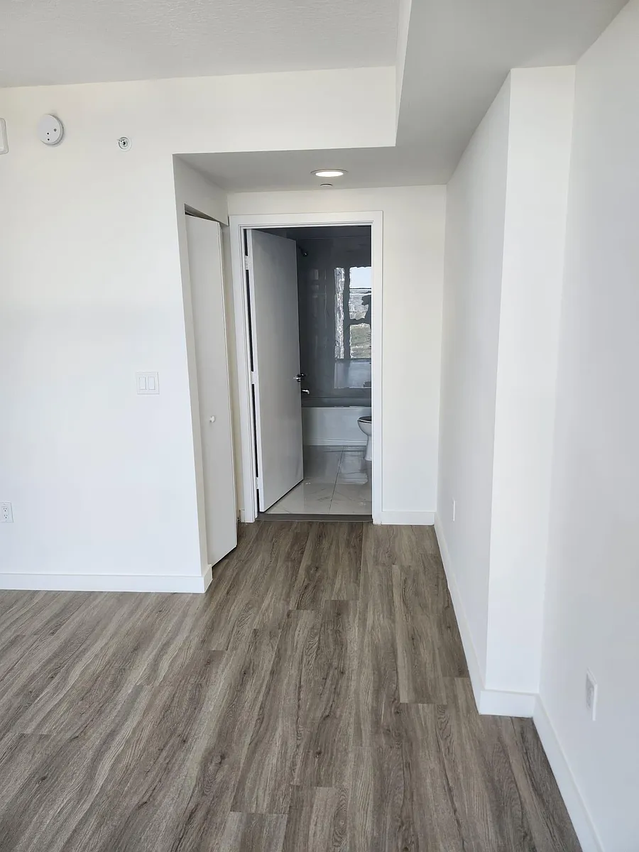 Building Photo - 51 NW 5th St #2028