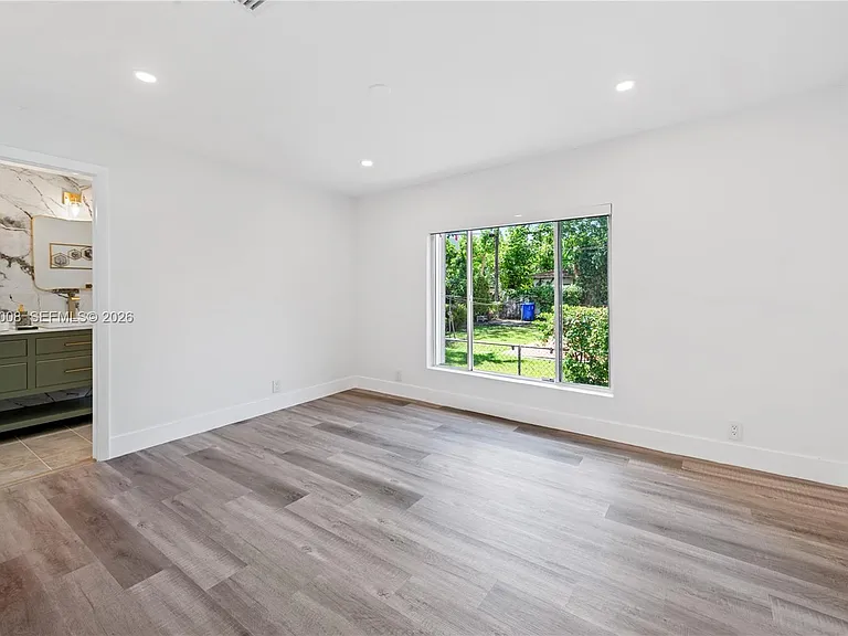 2721 SW 29th Ct — Photo 7