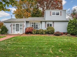 123 N Kings Ave, Massapequa, NY 11758