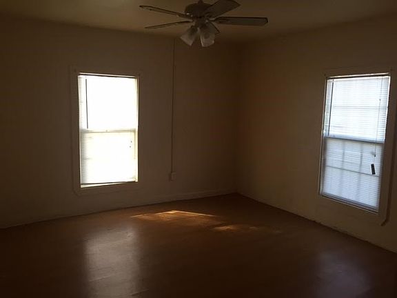 4th image of 602 E Avenue D