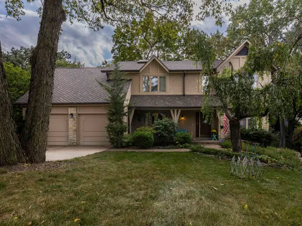 7614 Bradshaw St, Shawnee, KS 66216