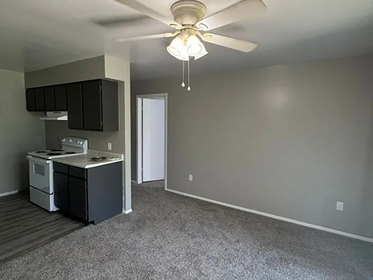 307 N Prairieview Rd — Photo 12