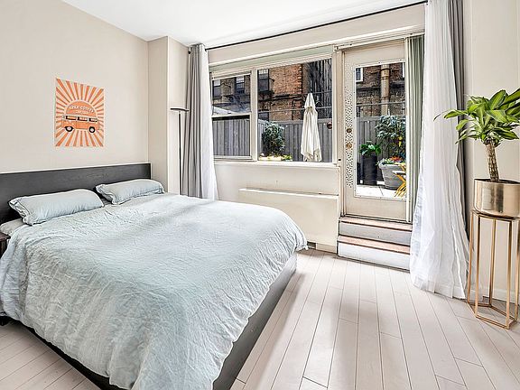 3rd image of 321 E 48th St APT 1L