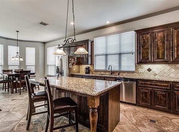 5th image of 778 Deverson Dr