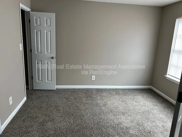 1840 Carrington Dr — Photo 4
