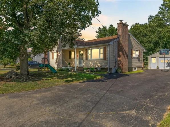 3 Cedarwood Ln, Rowley, MA 01969