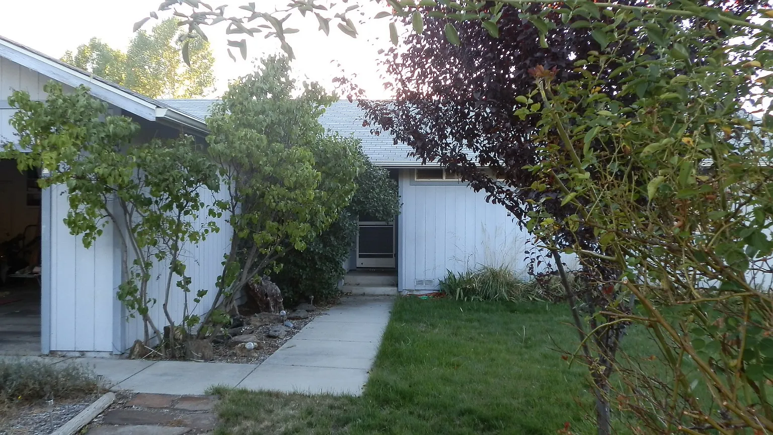 1327 Placer Dr photo 1